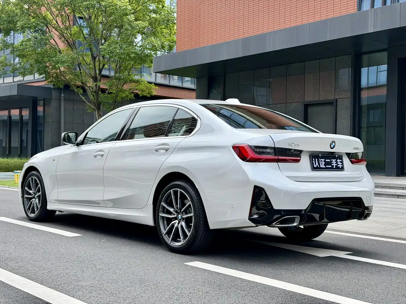 BMW 3 Series 2026 325Li M Sport Package фото 4
