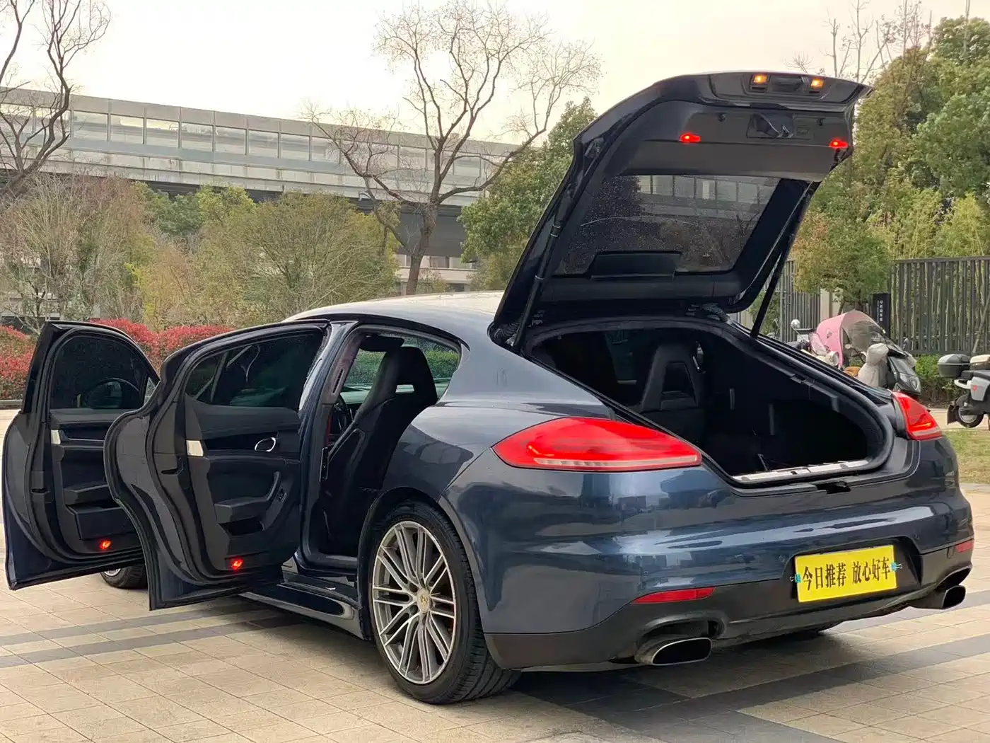 Porsche Panamera 2010 Panamera 4 3.6L фото 11