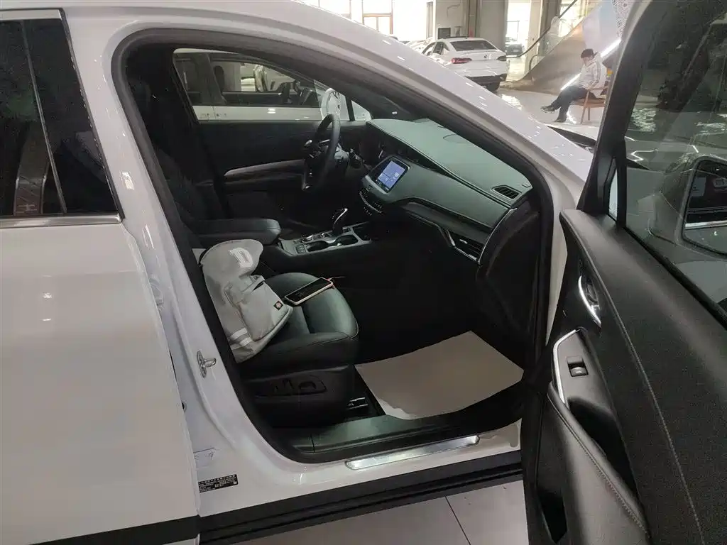 Cadillac XT4 2022 28T FWD Luxury фото 25