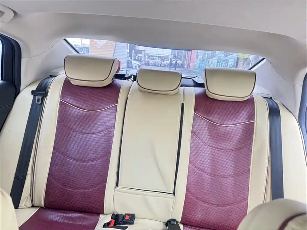 Hongqi H5 2022 Classic Facelift 1.8T Automatic Smart Connect Flag Rhythm Edition фото 12