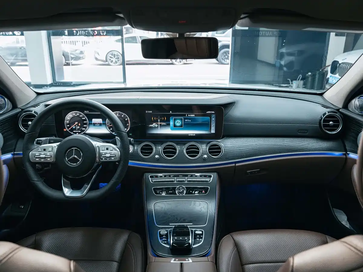 Mercedes-Benz E-Class 2017 E 300 L Sport Fashion фото 14