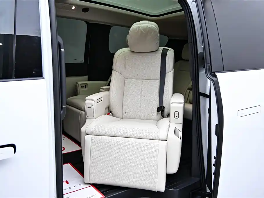 Li Auto MEGA 2025 2025 Model Home Family Special Edition