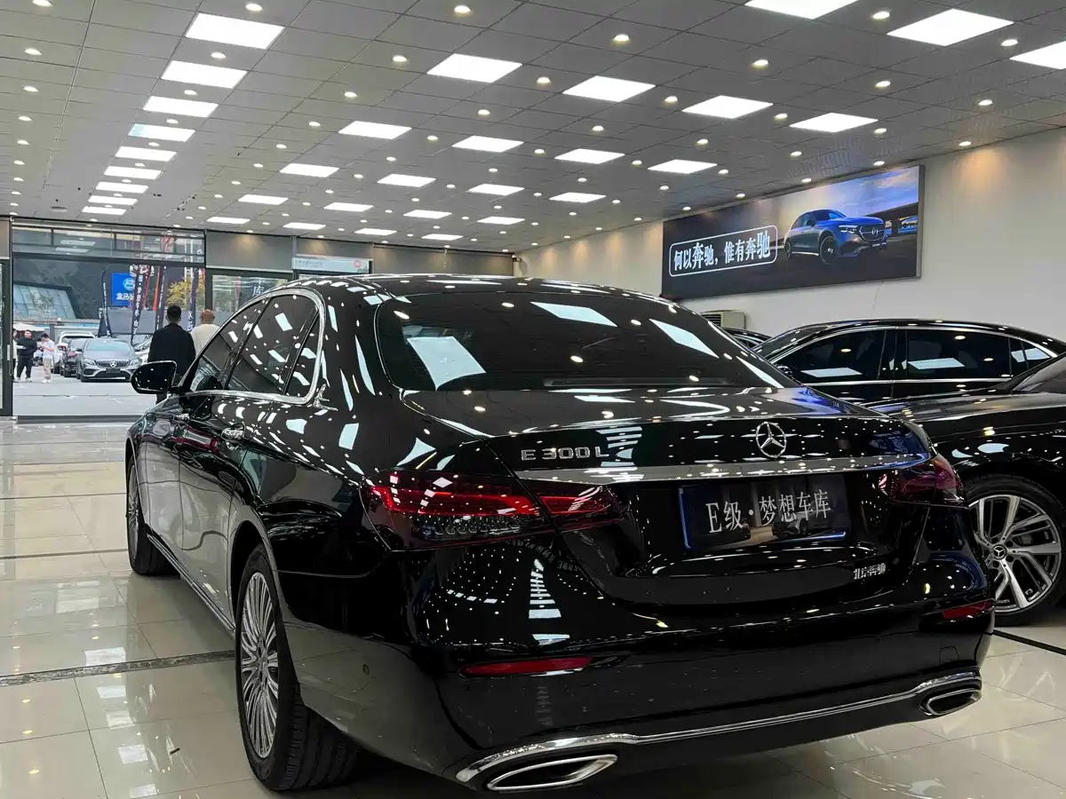 MERCEDES-BENZ E CLASS