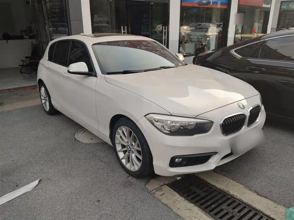 BMW 1 Series (Import) 2015 120i Leading фото 4
