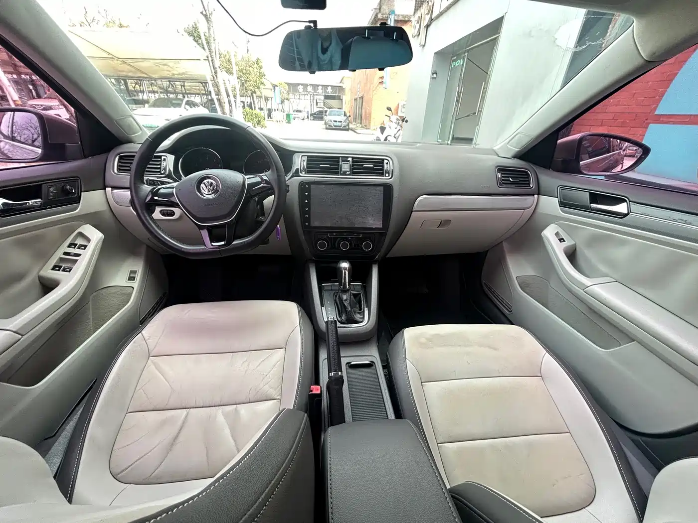 Volkswagen Sagitar 2015 1.6L Automatic Comfort фото 11