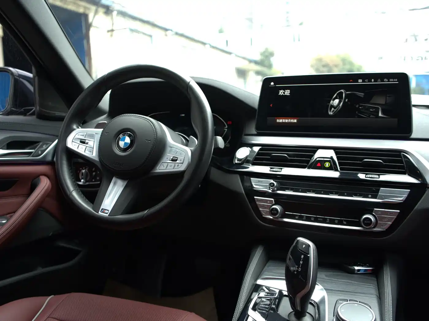 BMW 5 Series 2023 530Li Leading M Sport Package фото 13