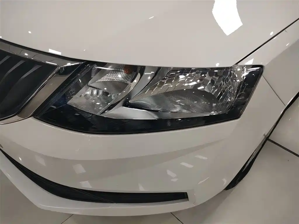 Škoda Rapid 2019 1.5L Automatic Standard Version фото 23