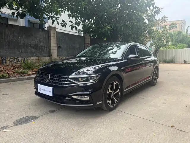 Volkswagen Magotan 2023 Model 2 Million Commemorative Edition 330TSI DSG Luxury — фото 1