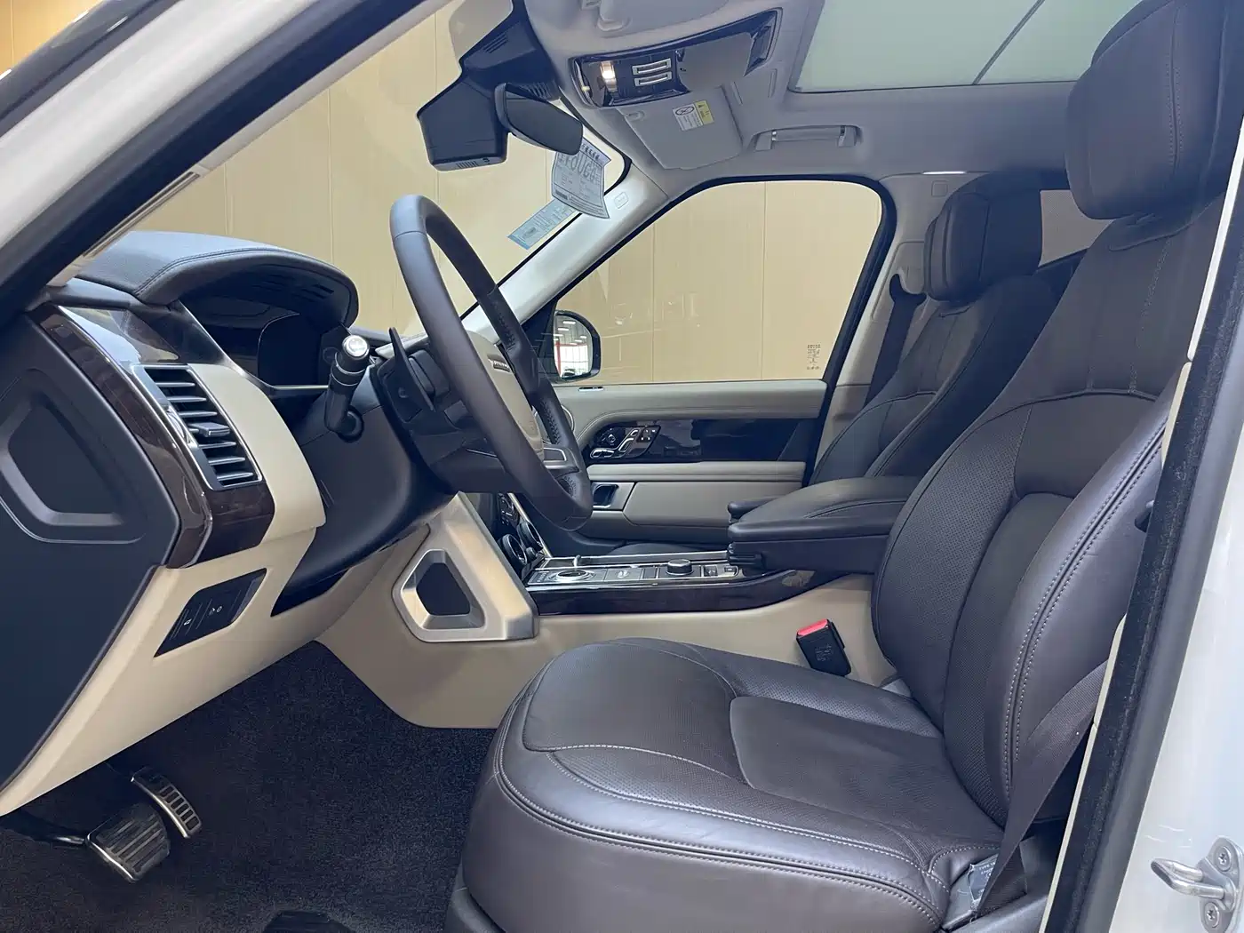 Land Rover Range Rover 2022 3.0 L6 400PS Heritage Extended Classic Edition фото 4