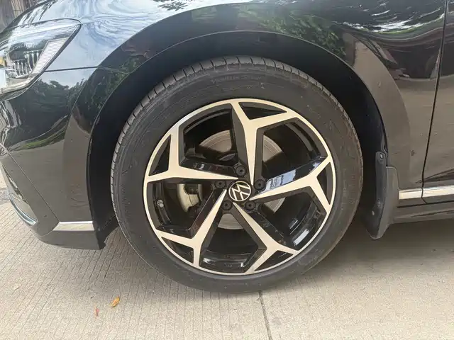 Volkswagen Magotan 2023 Model 2 Million Commemorative Edition 330TSI DSG Luxury — фото 4