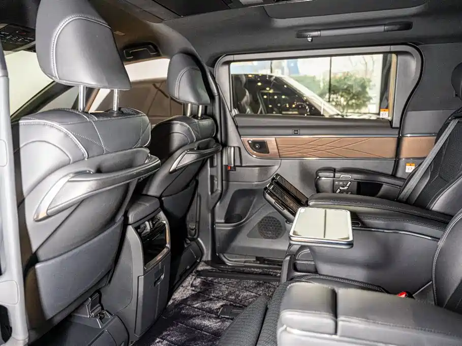 Toyota Alphard 2024 Hybrid 2.5L Ultimate Enjoyment Edition фото 13