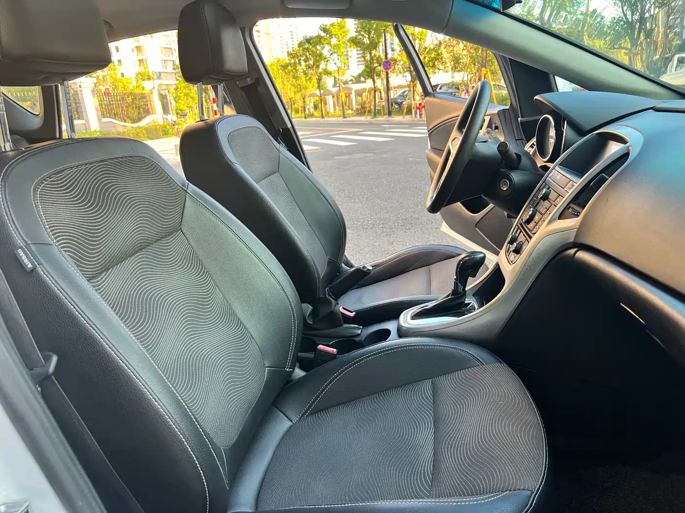 Buick Excelle 2014 XT 1.6L Automatic Fashion фото 12