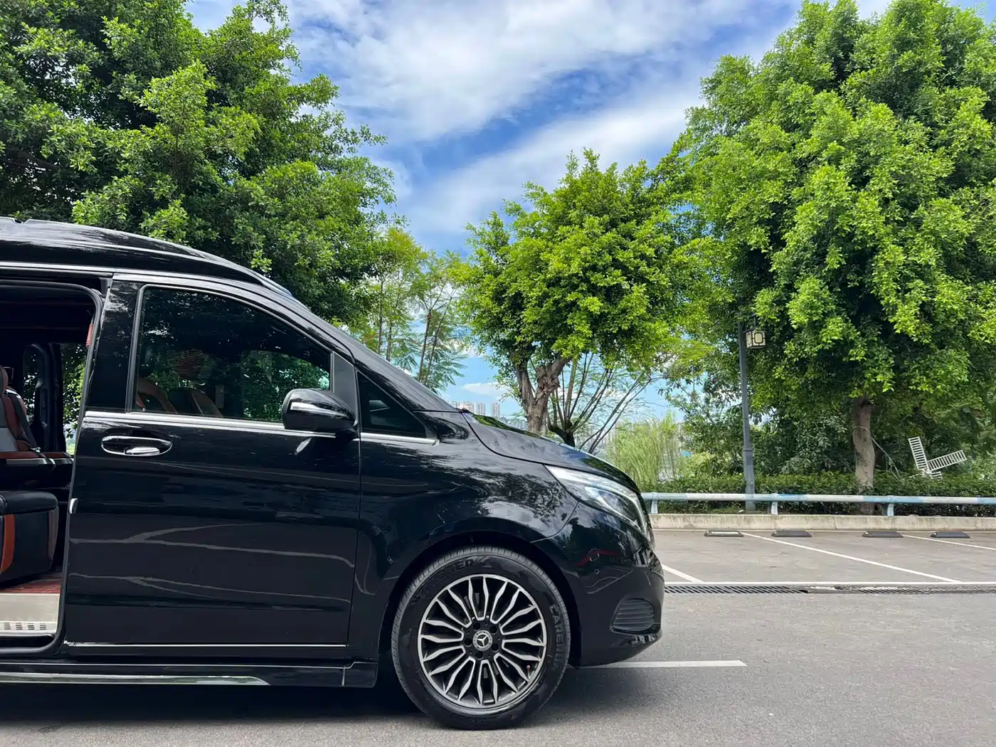 Mercedes-Benz V-Class 2018 V 260 L Premium Long Wheelbase Edition China VI фото 7