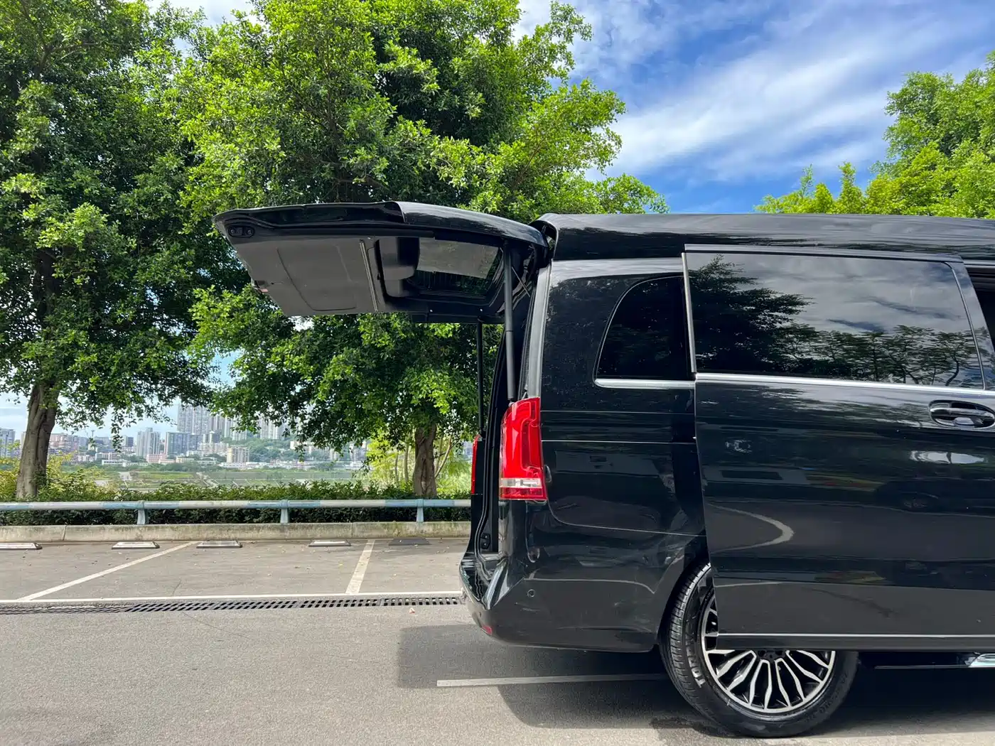 Mercedes-Benz V-Class 2018 V 260 L Premium Long Wheelbase Edition China VI фото 6