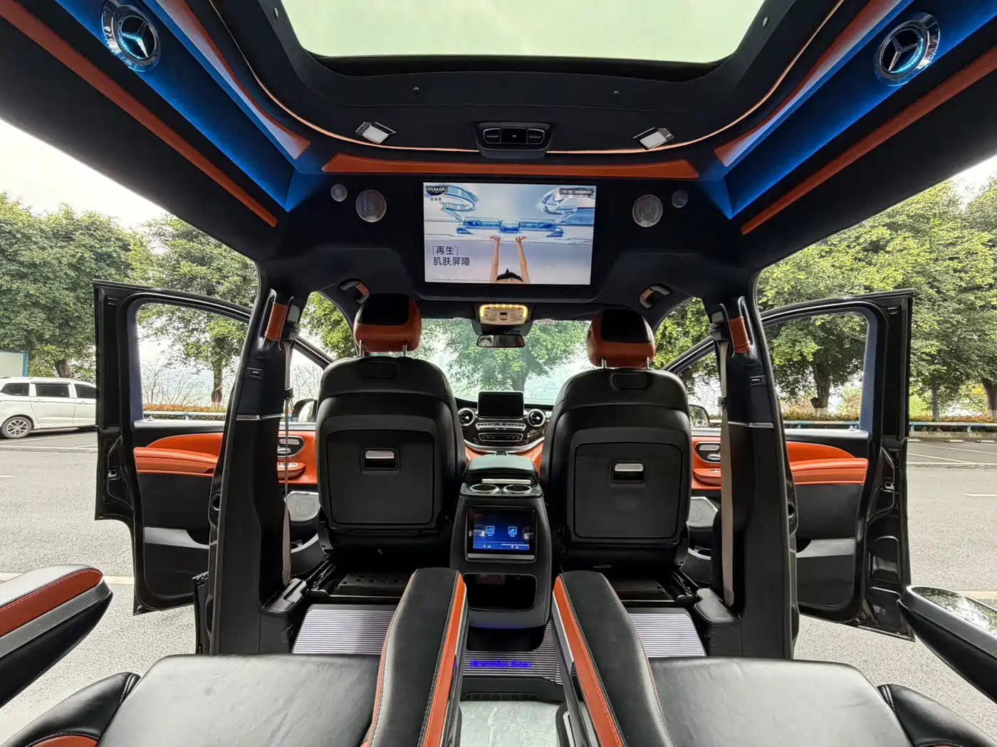 Mercedes-Benz V-Class 2018 V 260 L Premium Long Wheelbase Edition China VI фото 24