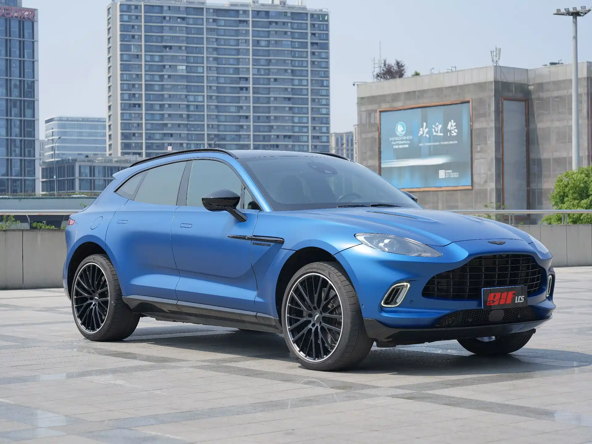 Фото 3 - Aston Martin DBX