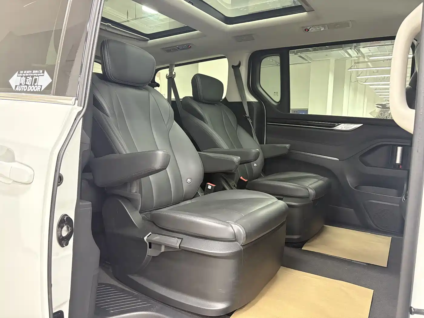 SAIC Maxus Maxus G10 2025 MAX 2.0T Automatic Flagship Edition Gasoline 7-Seater фото 18