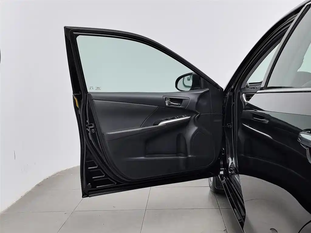 Toyota Camry 2016 2.0G 10th Anniversary Leading Edition фото 8