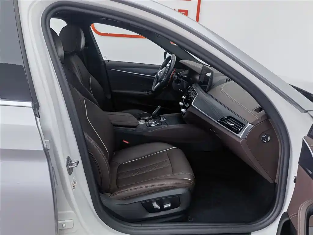 BMW 5 Series 2021 530Li Leading M Sport Package фото 23