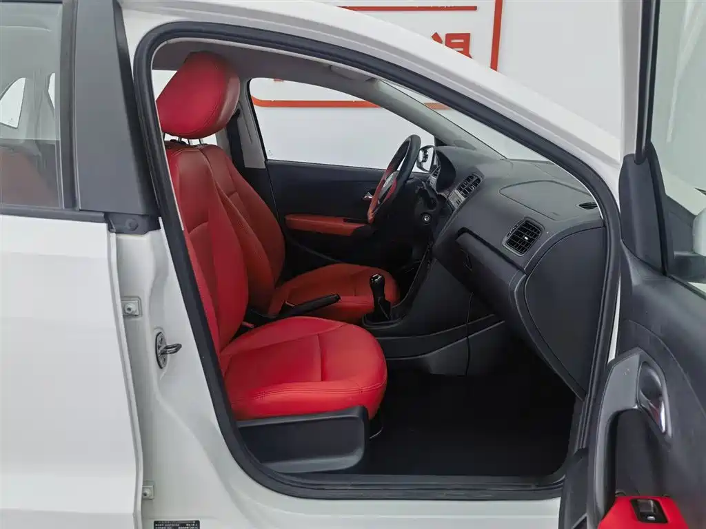 Volkswagen Polo 2018 1.5L Manual Safe Drive фото 23