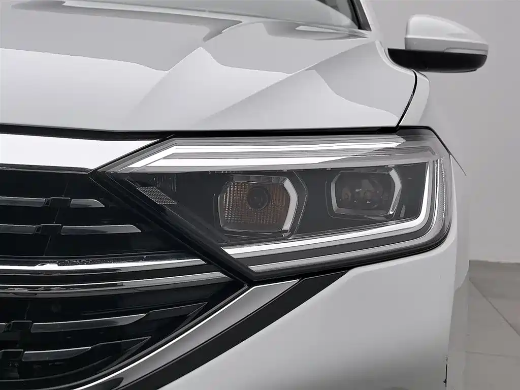 Volkswagen Sagitar 2023 Model Year 280TSI DSG Surpass Edition фото 7