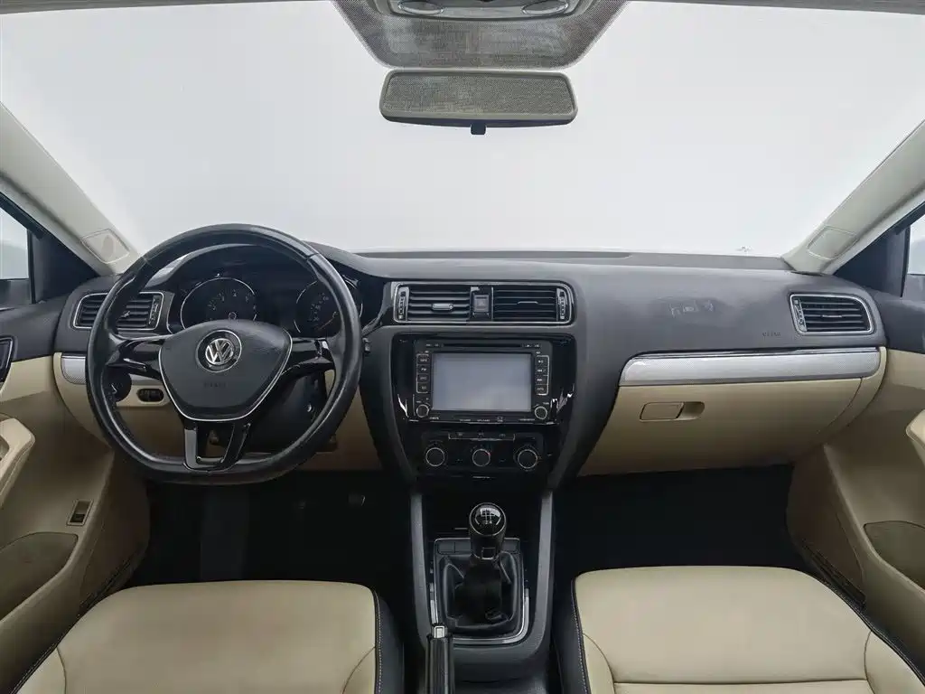 Volkswagen Sagitar 2015 1.6L Manual Comfort фото 5