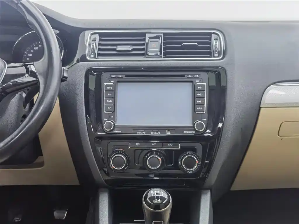 Volkswagen Sagitar 2015 1.6L Manual Comfort фото 12