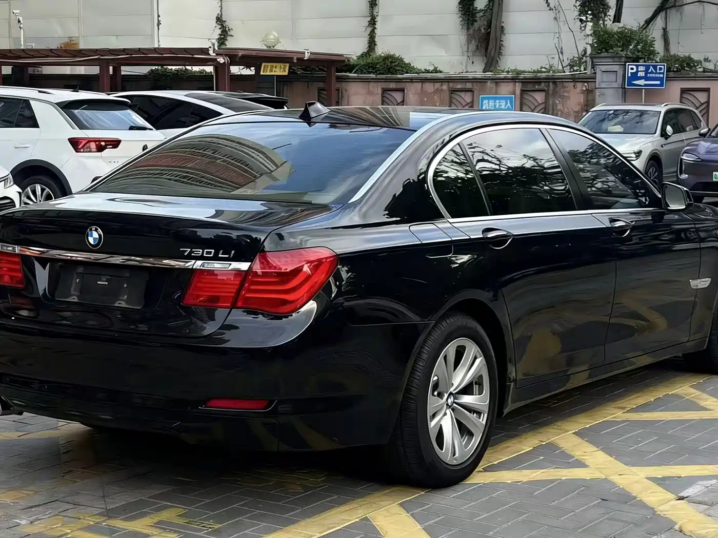 BMW 7 Series 2009 730Li Luxury фото 10