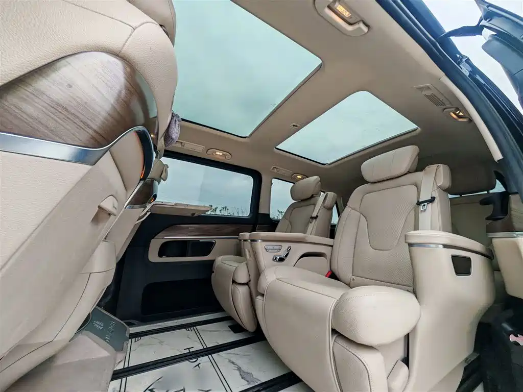 Mercedes-Benz V-Class 2022 V 260 L Long Wheelbase Prestige Edition фото 17