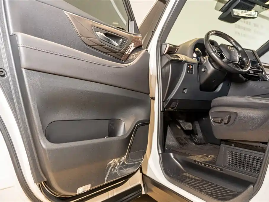 Toyota Alphard 2024 Hybrid 2.5L Ultimate Enjoyment Edition фото 8