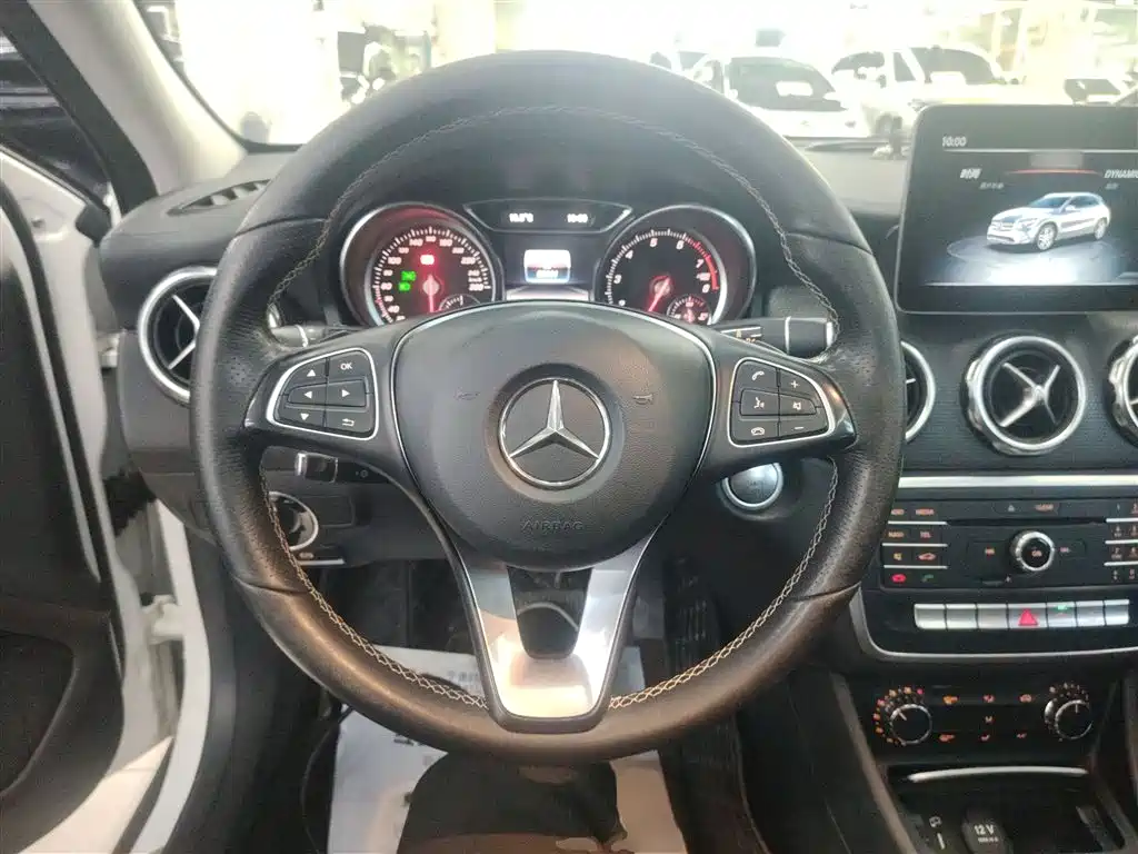 Mercedes-Benz GLA 2017 GLA 200 Fashion фото 11