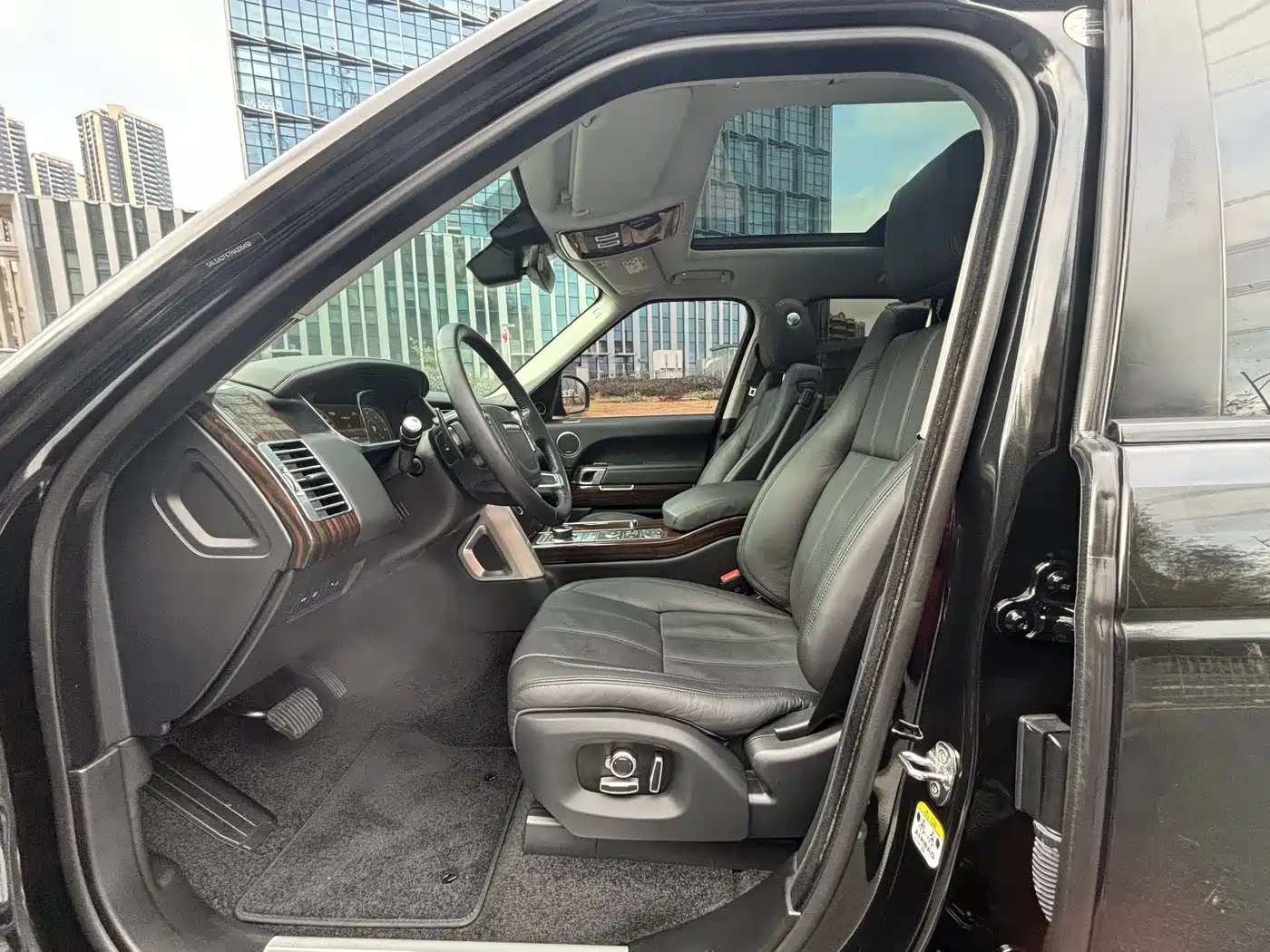 Land Rover Range Rover 2015 3.0 TDV6 Vogue фото 6
