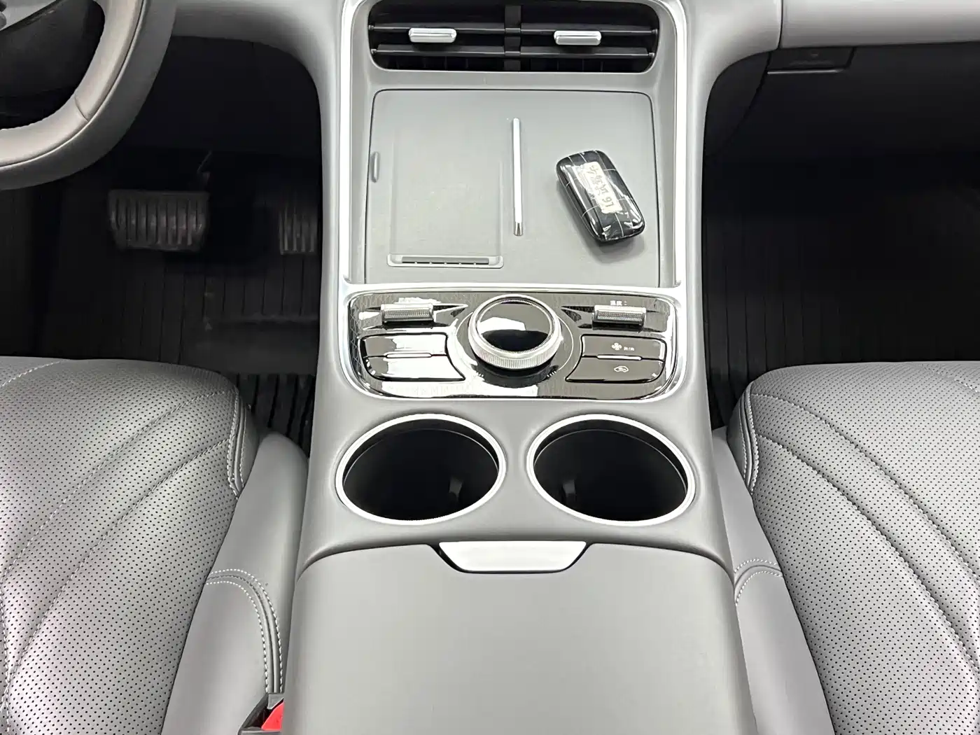Geely Galaxy Galaxy L6 2025 EM-i 140km Starship Edition фото 23