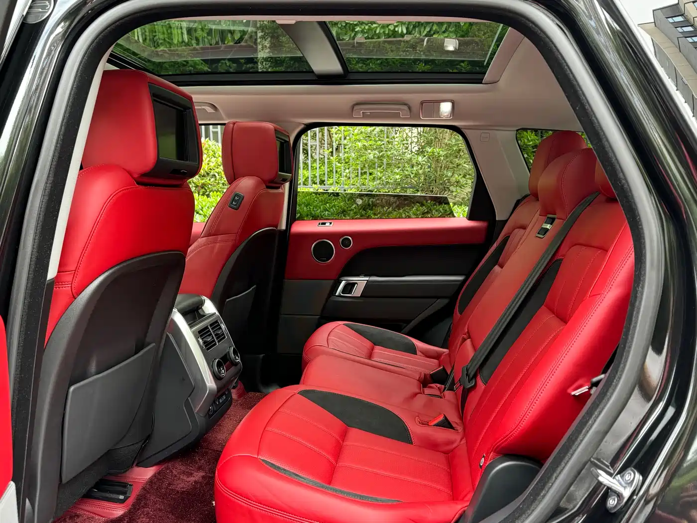 Land Rover Range Rover Sport 2021 3.0 L6 Gloss Black Edition фото 10