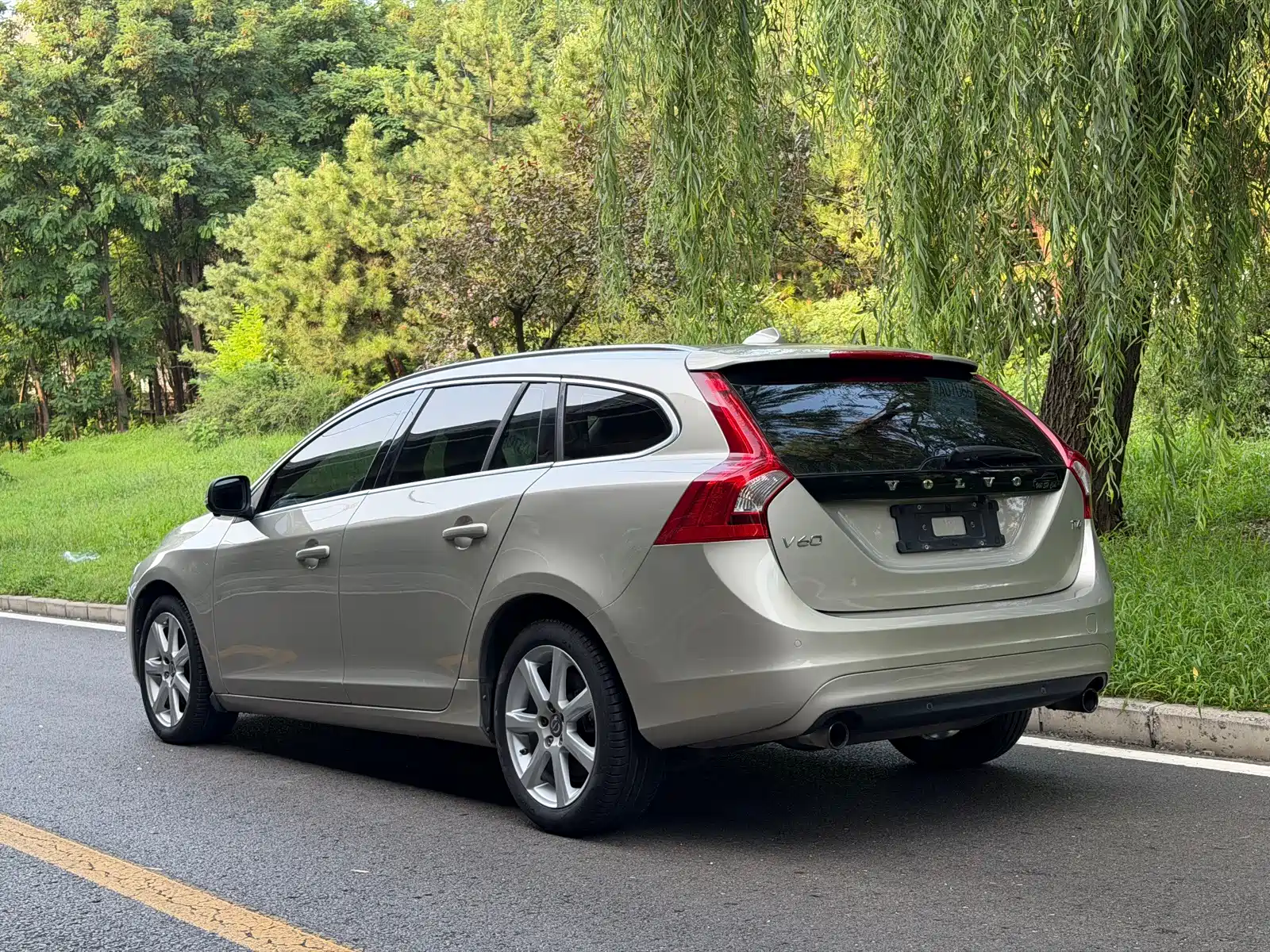 Фото 16 - Volvo V60