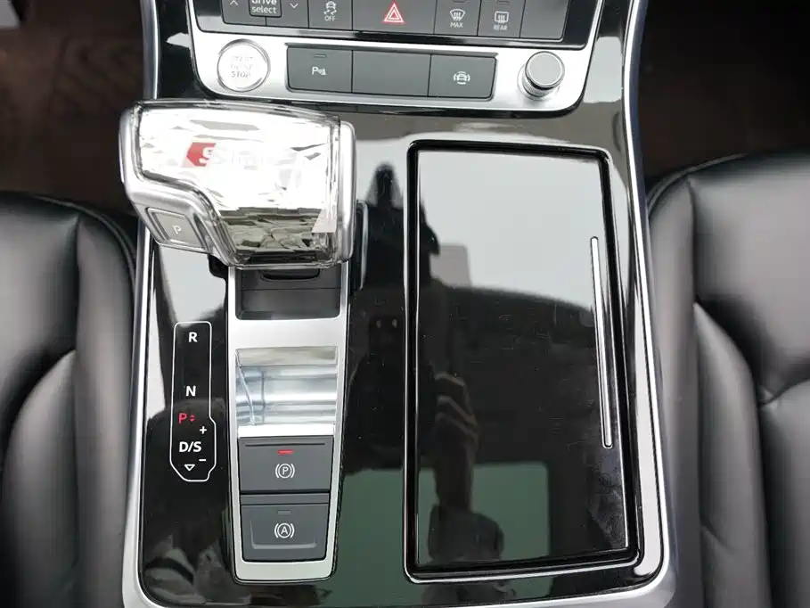 Audi Q7 2023 45 TFSI quattro S line Sport фото 10