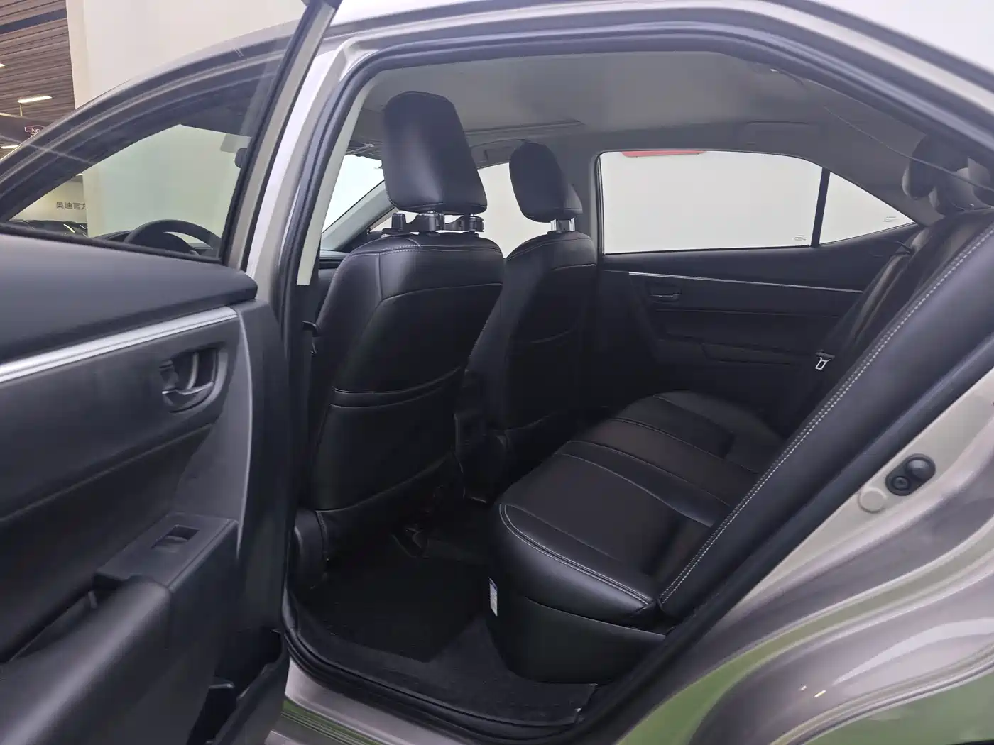 Toyota Corolla Twin Engine E+ 2019 1.8L E-CVT Luxury Edition фото 12