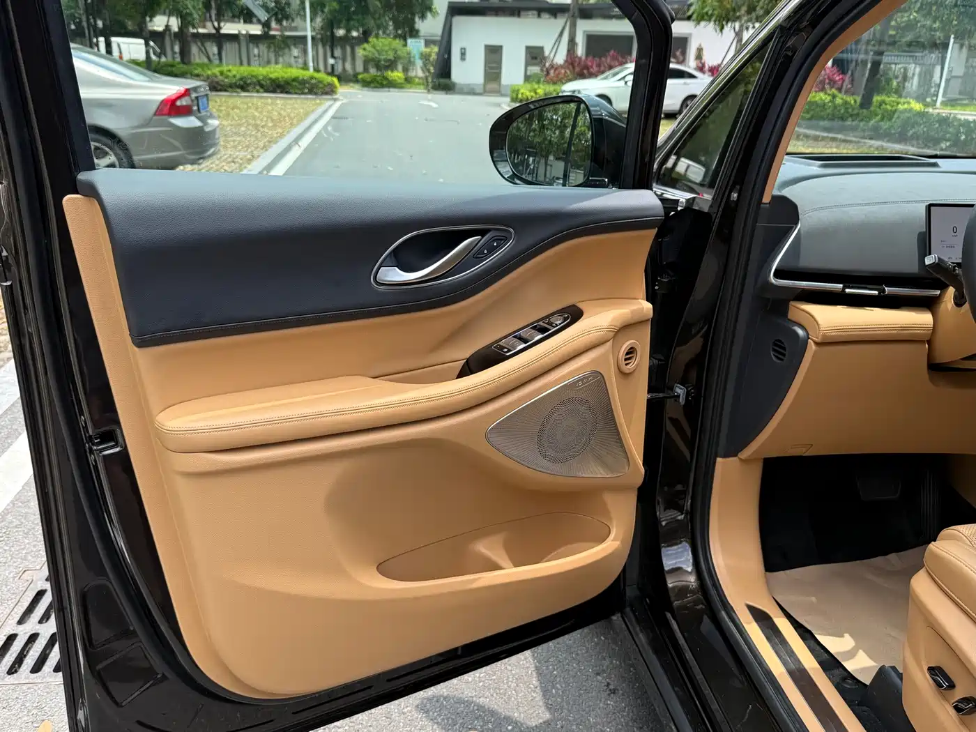 Voyah Auto Voyah Dreamer 2025 PHEV AWD Flagship Kunpeng Edition фото 10