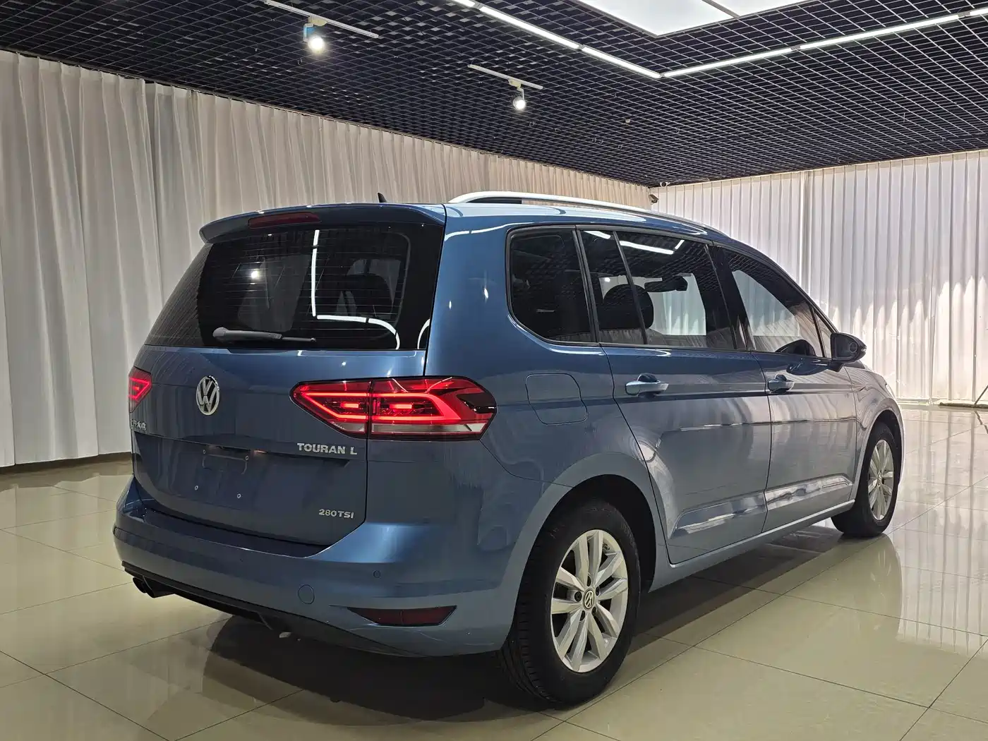 Volkswagen Touran 2018 Touran L 280TSI DSG Comfort 7-seater China V фото 5