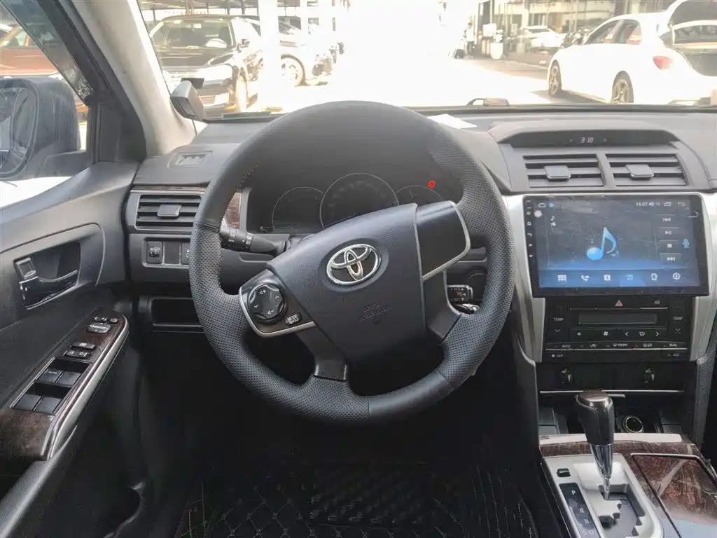 Toyota Camry 2015 2.0G Leading Edition фото 11