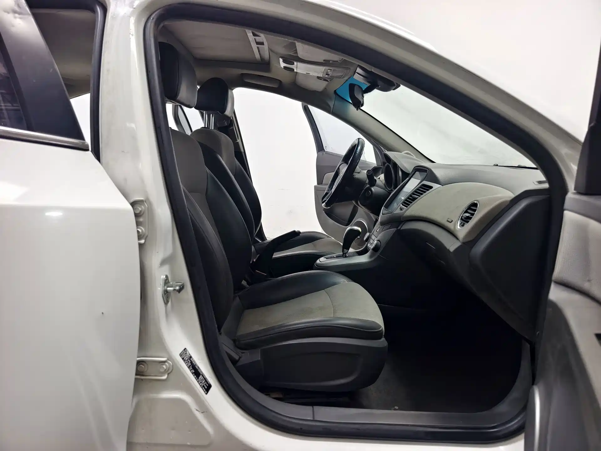 Photo 14 - Chevrolet Cruze