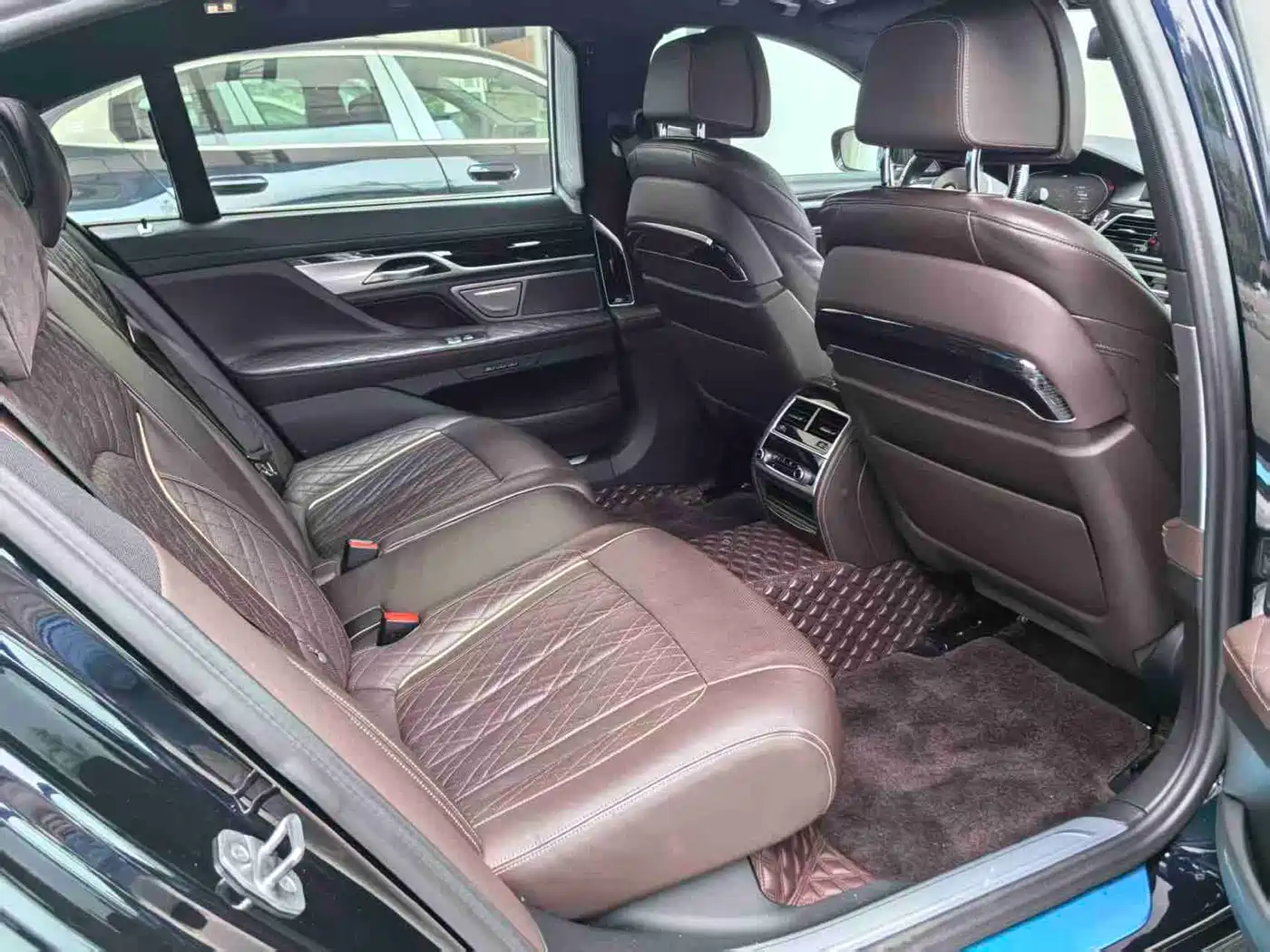 BMW 7 Series 2021 Model 730Li M Sport Package фото 6