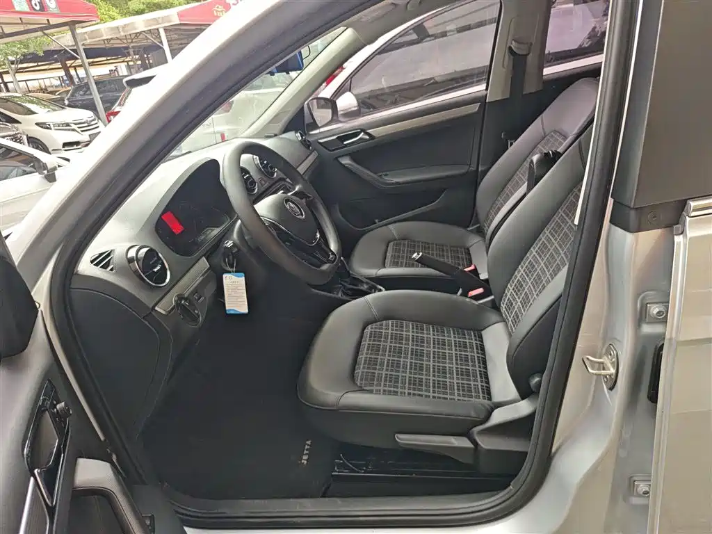 Volkswagen Jetta 2017 1.5L Automatic Comfort фото 8