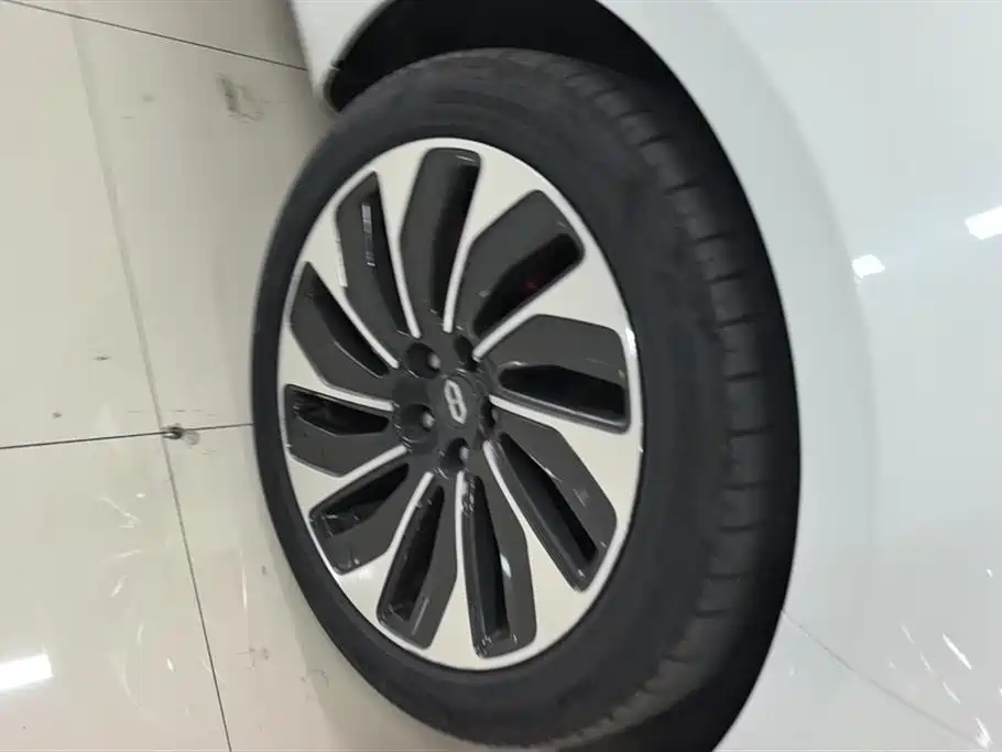AITO Wenjie AITO M5 2022 Extended Range AWD Performance Edition фото 6