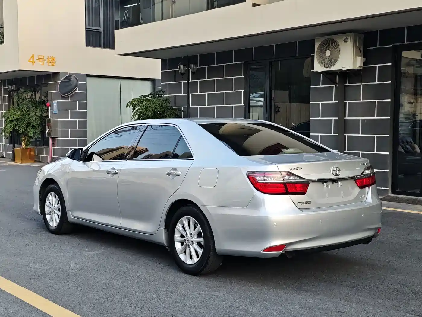 Фото 6 - Toyota Camry