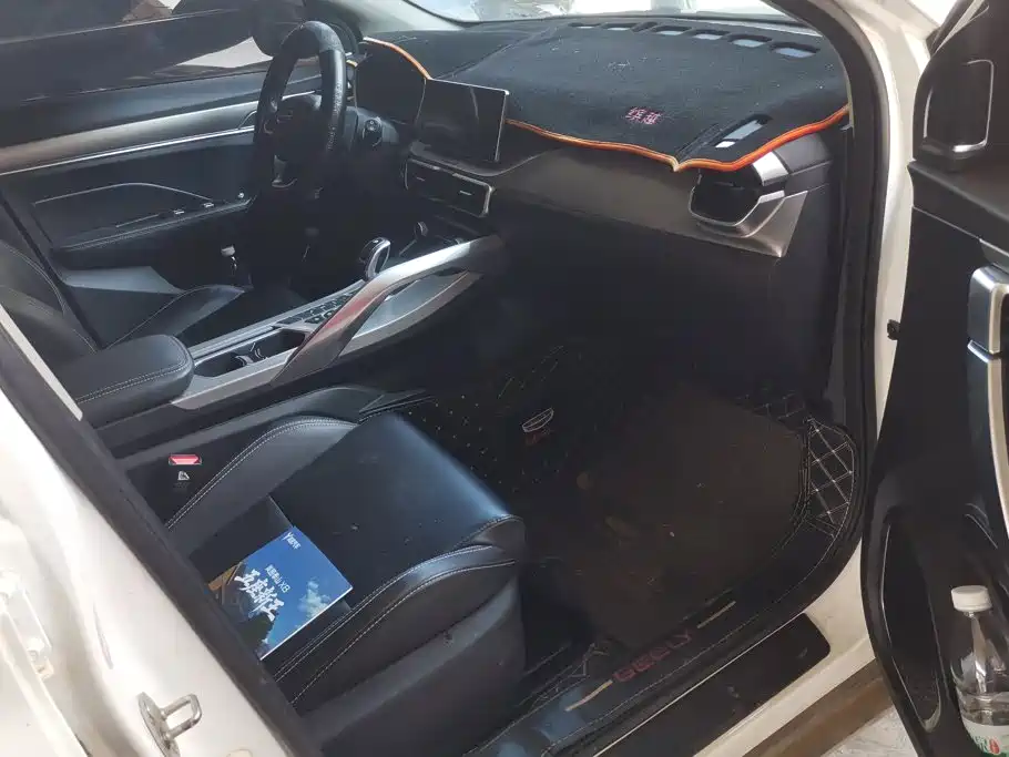 Фото 8 - Geely Coolray