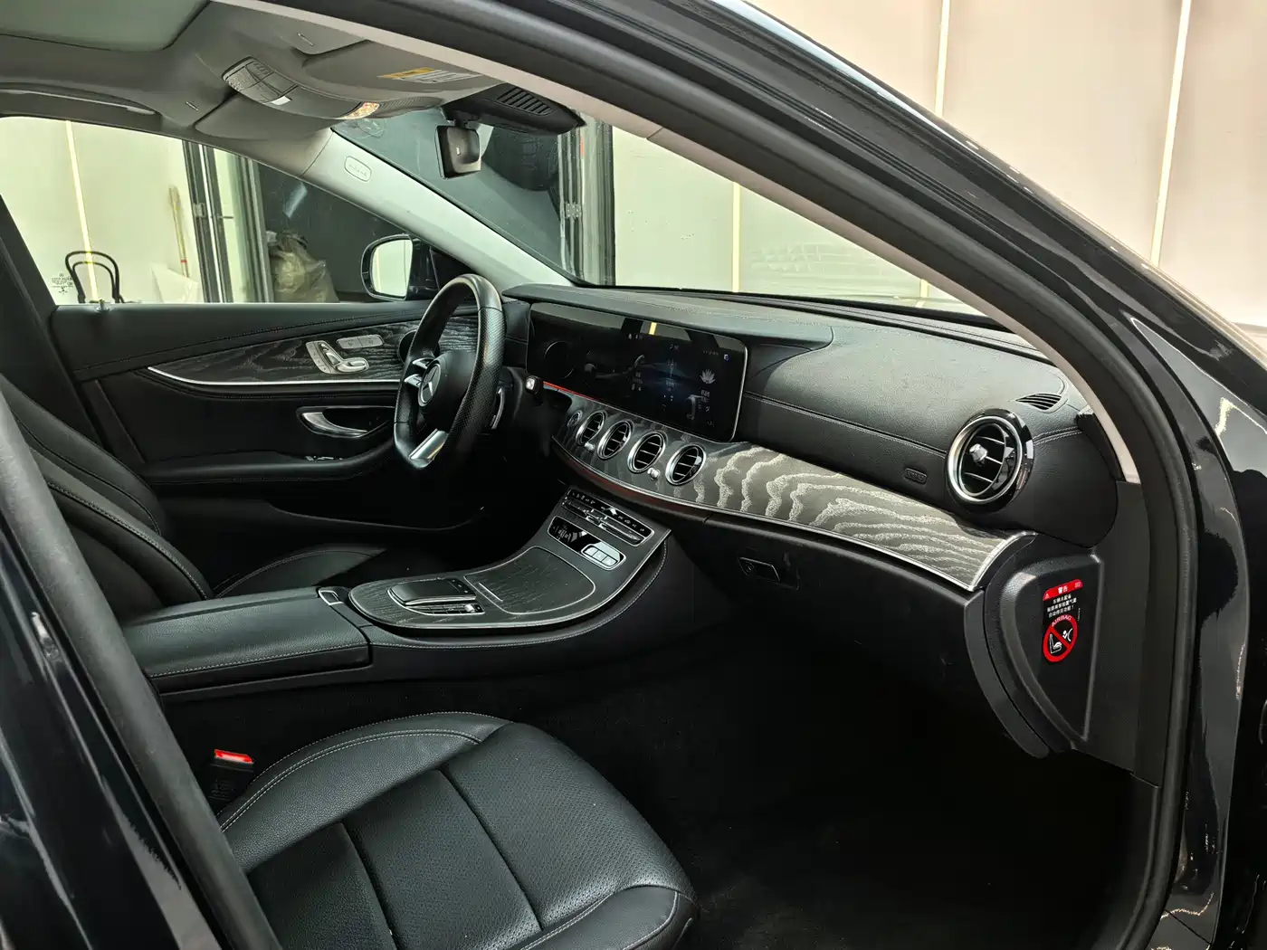 Mercedes-Benz E-Class 2023 E 300 L Sport Fashion фото 11