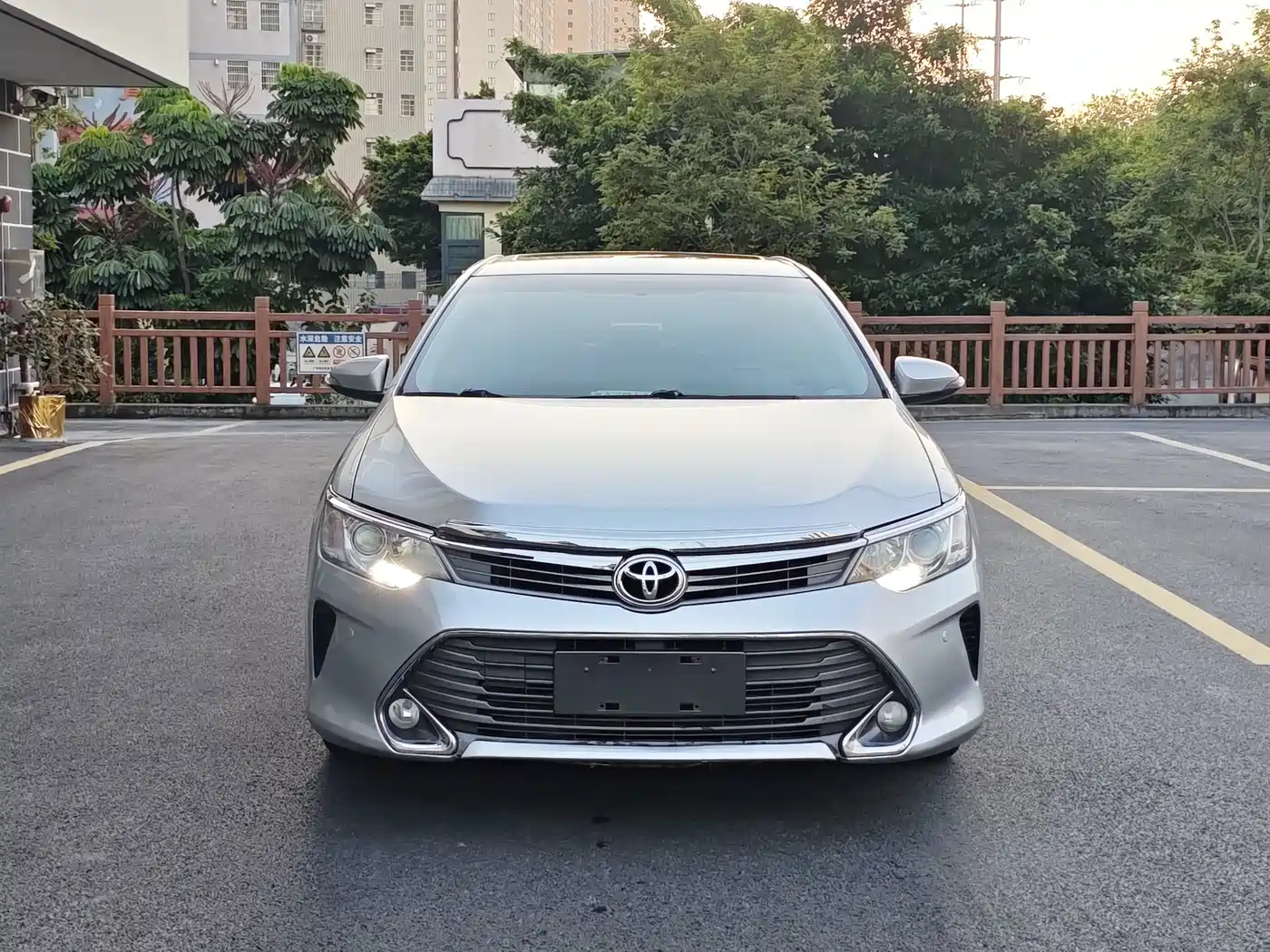 Фото 2 - Toyota Camry