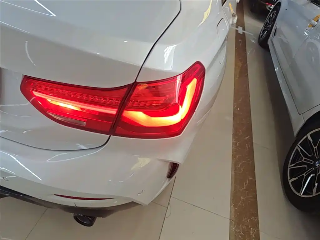 BMW 1 Series 2021 120i M Sport Shadow Edition фото 8