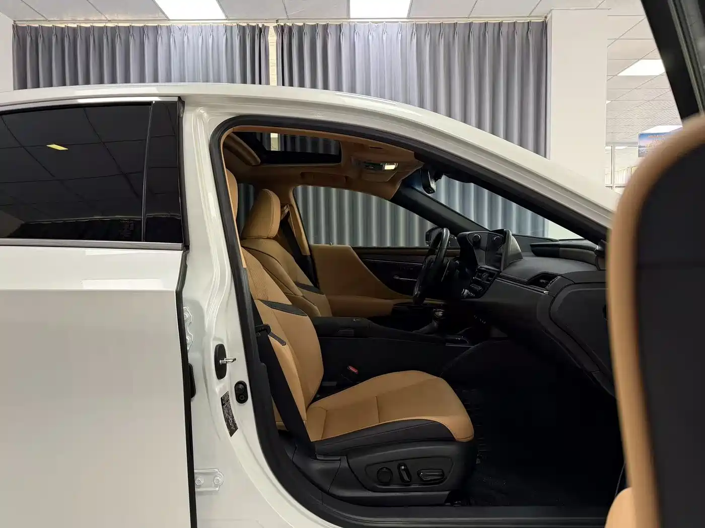 Lexus ES 2023 200 Luxury Edition фото 8